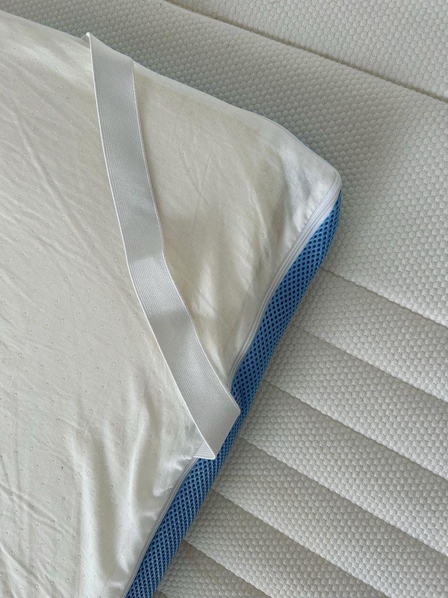 Letti: White Bed Frame with Mattress and Topper - As new! – Nuovo (secondo la descrizione) da Zürich venduto da lud_7ztt 8
