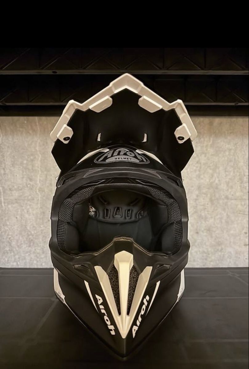 Airoh Helme & Visiere: Casque Airoh cross/enduro Taille S – Neu (gemäss Beschreibung) aus Belmont-Lausanne von Michelle_Srdr_