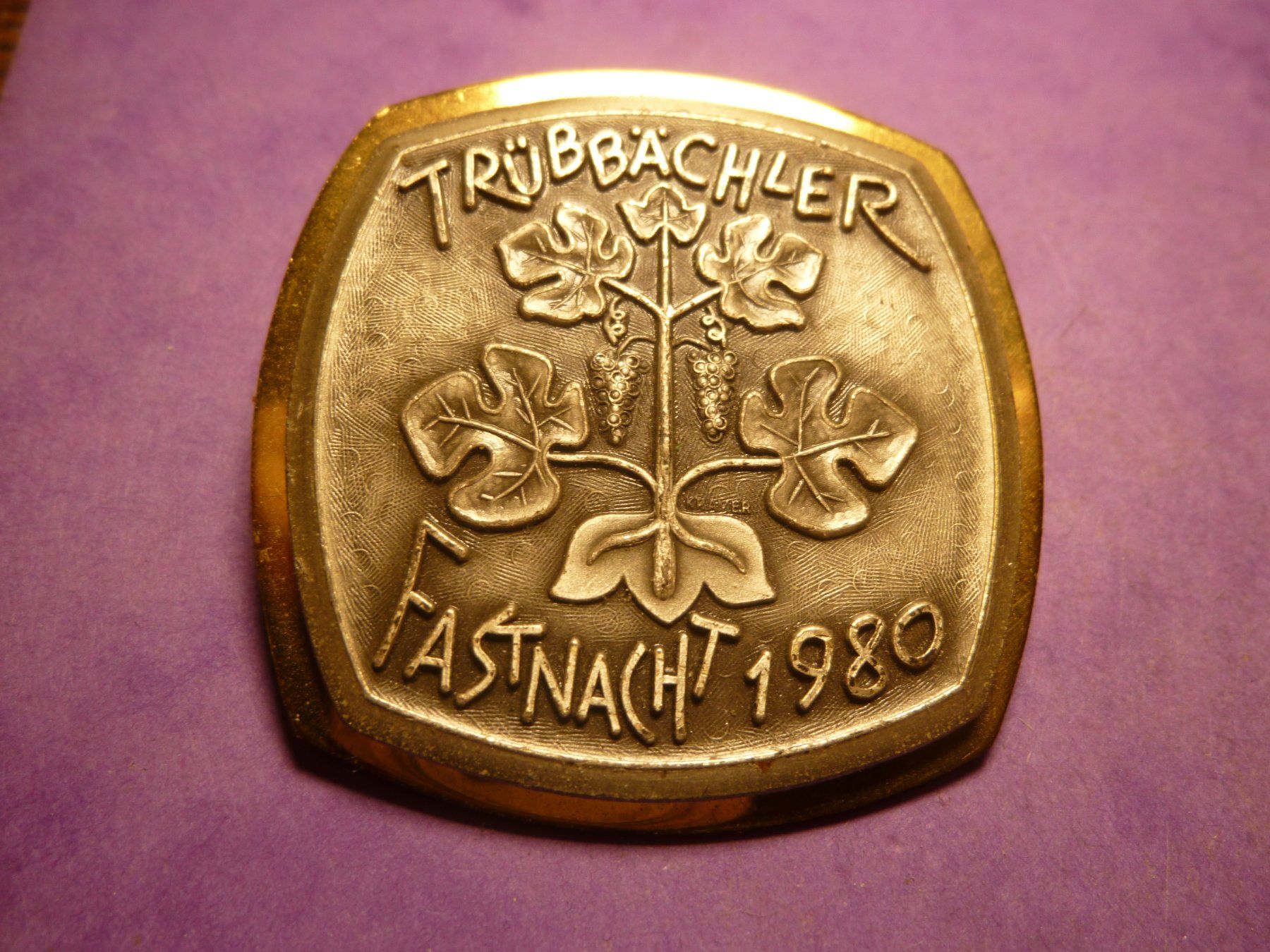 Plaketten & Abzeichen: TRÜEBBACH 1980 GOLD – Gebraucht aus Ried (Muotathal) von Mandarin02