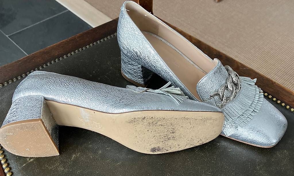 Scarpe da donna: Schuhe - Damenschuhe - Leder - Silber Gr. 37.5 – Usato da Winterthur venduto da pompea 3