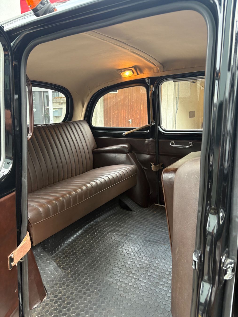 Austin Autos: Original London Taxi FX4 – Gebraucht aus Wolhusen von SilvanK. 6