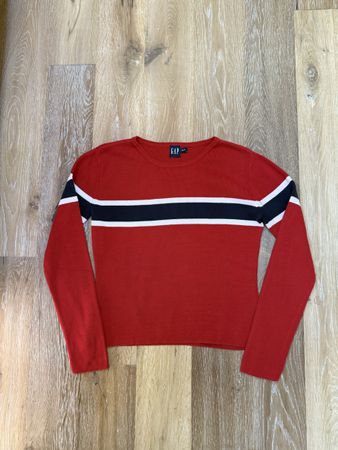Great red cotton knitted ‘GAP’ sweater. S