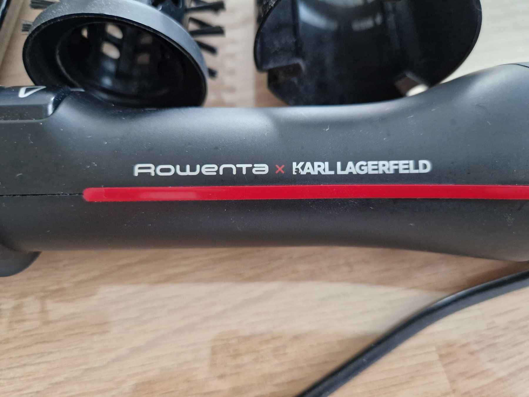 Rowenta Föhn: Rowenta Karl Lagerfeld Warmluftbürste – Neu (gemäss Beschreibung) aus Alpnach Dorf von Baebihuus 1