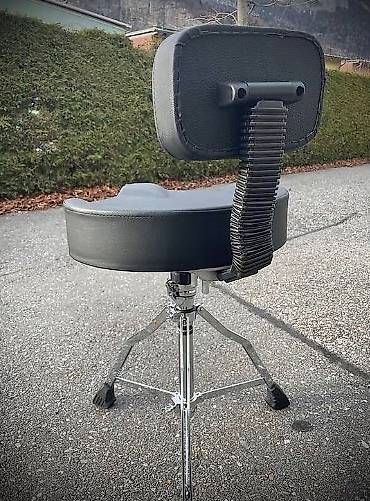Tabourets: Bequemer Drumhocker mit Rückenlehne – D'occasion à Chur par Tenorio 1