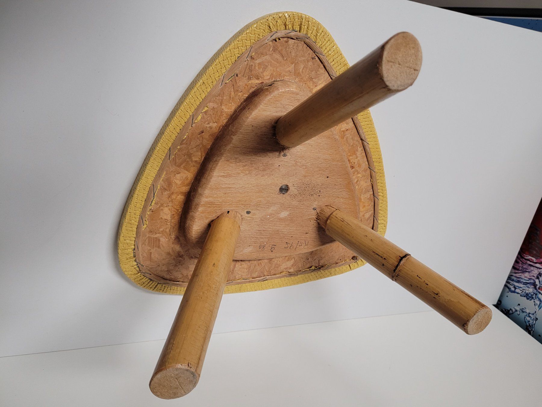 Hocker: Vintage Dreibein - Hocker Blumenhocker – Gebraucht aus Zofingen von Loop_ReSale 2