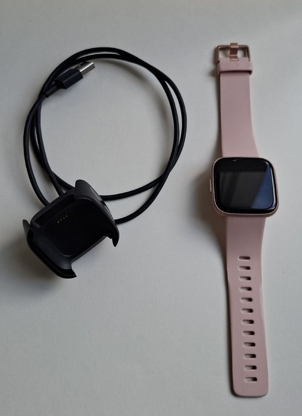 Fitbit Smartwatch: Fitbit Versa 2 Roségold/Rosa – Usato da Horgen venduto da ShiinaL
