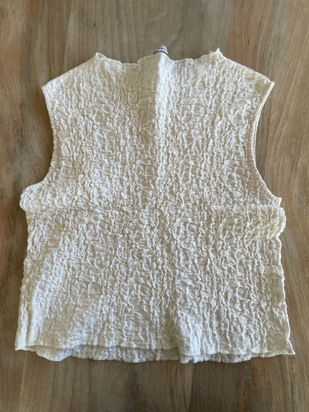 Stradivarius Top: Top ärmellos - cremefarbig – Usato da Eschenbach LU venduto da B.L.R 1