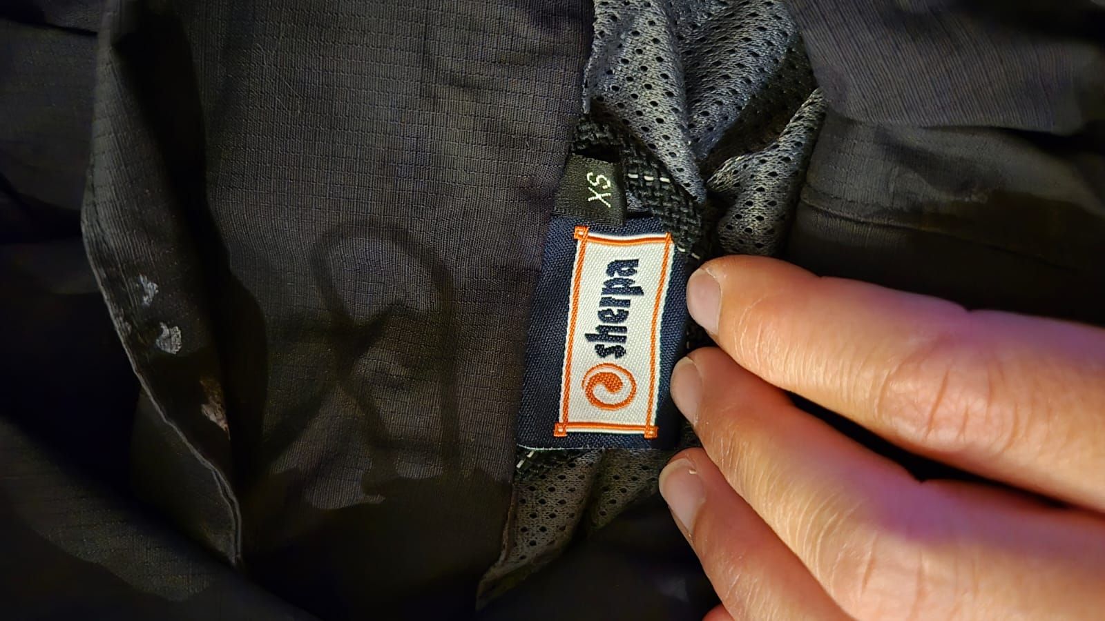 Sherpa Jacken: Sherpa Damen Jacke schwarz  – Gebraucht aus Edlibach von ar-schreinerei 2