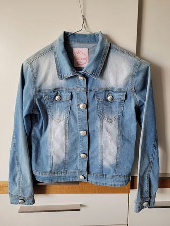 Wunderschöne Jeansjacke für Mädchen. Gr. 146/152