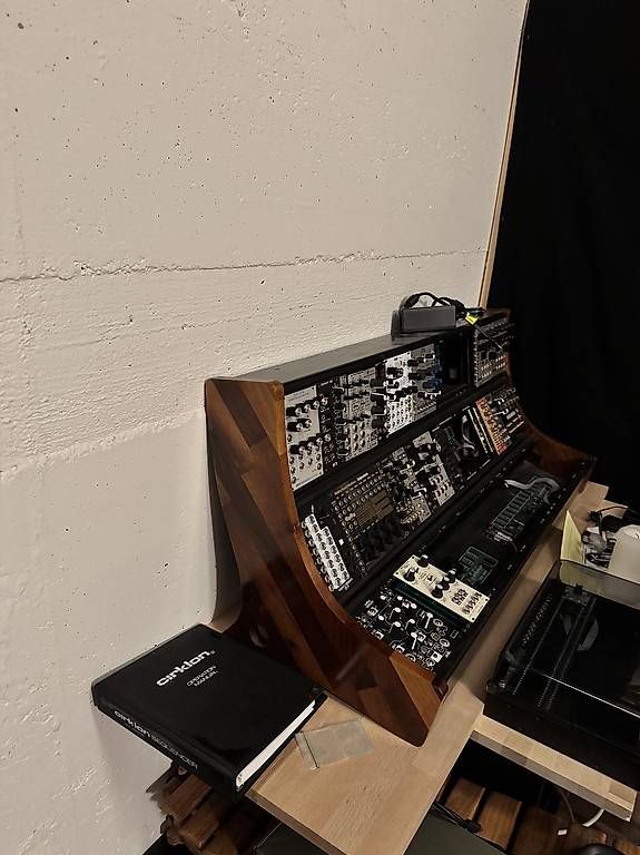 Altri accessori: SAM Modular Eurorack Case 3x 168HP – Usato da Zürich venduto da Flvr