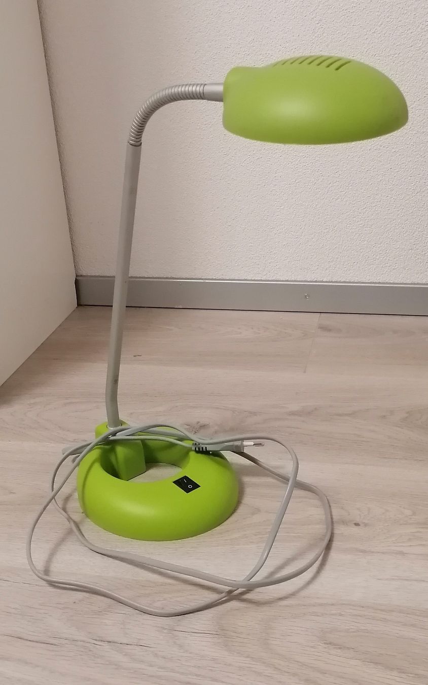Lampade: Hellgrüne Schreibtischlampe – Usato da Schwarzenegg venduto da musi09 3