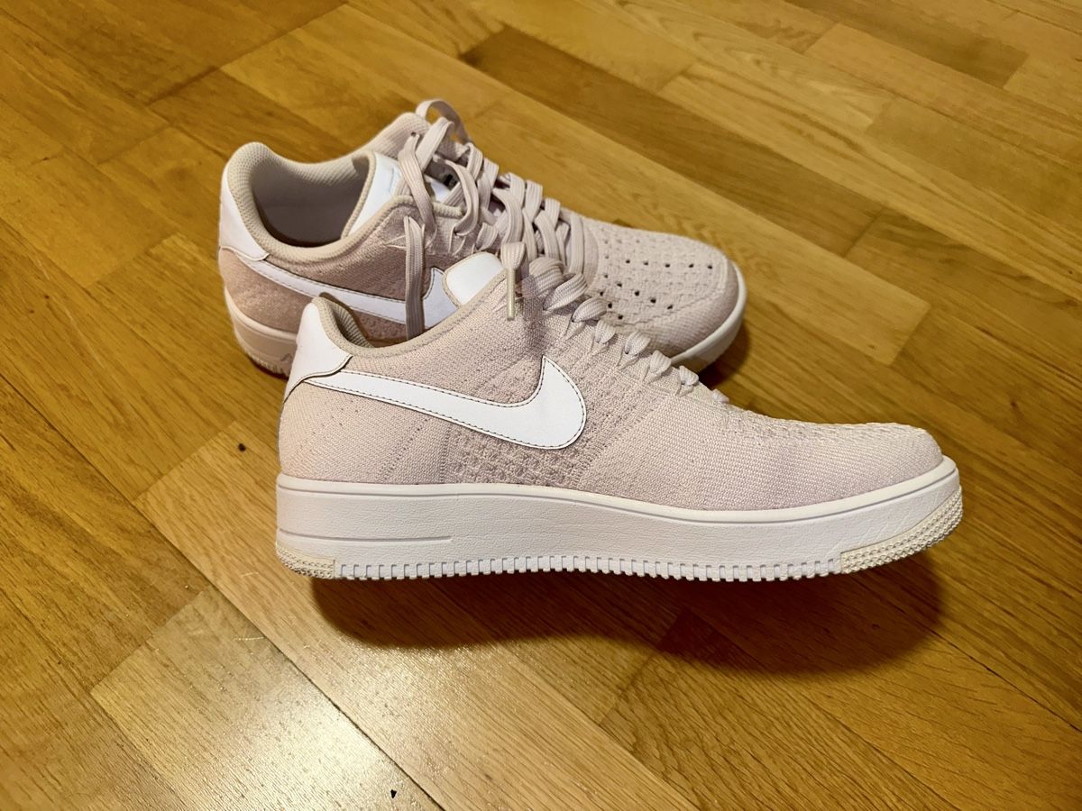 Nike Chaussures hommes: Nike Air Force Flyknit rosa Gr. 44 – D'occasion à Bern par rub_8mhx 2