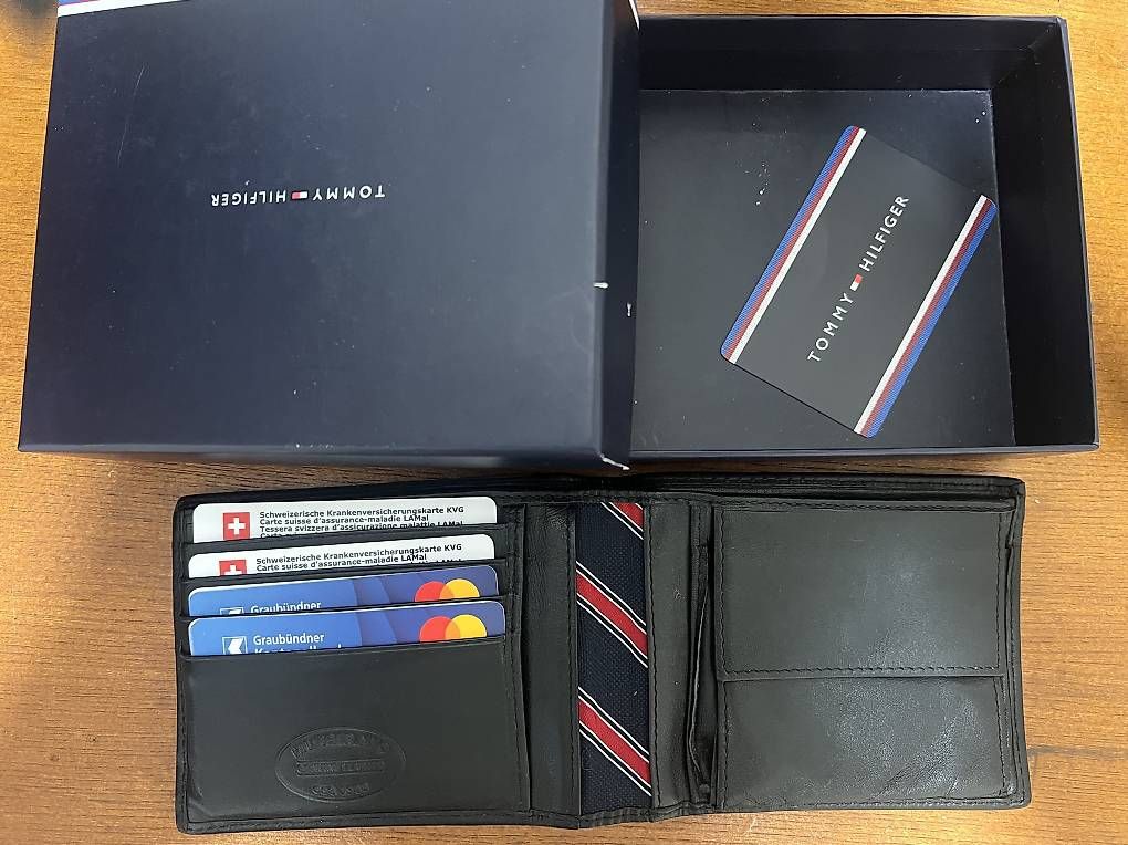 Portafogli: Tommy Hilfiger Geldbörse  – Usato da Chur venduto da PineApplePen 1
