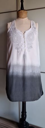 Sommerliches Top mit Ombre-Effekt und Stickereien, Grösse S