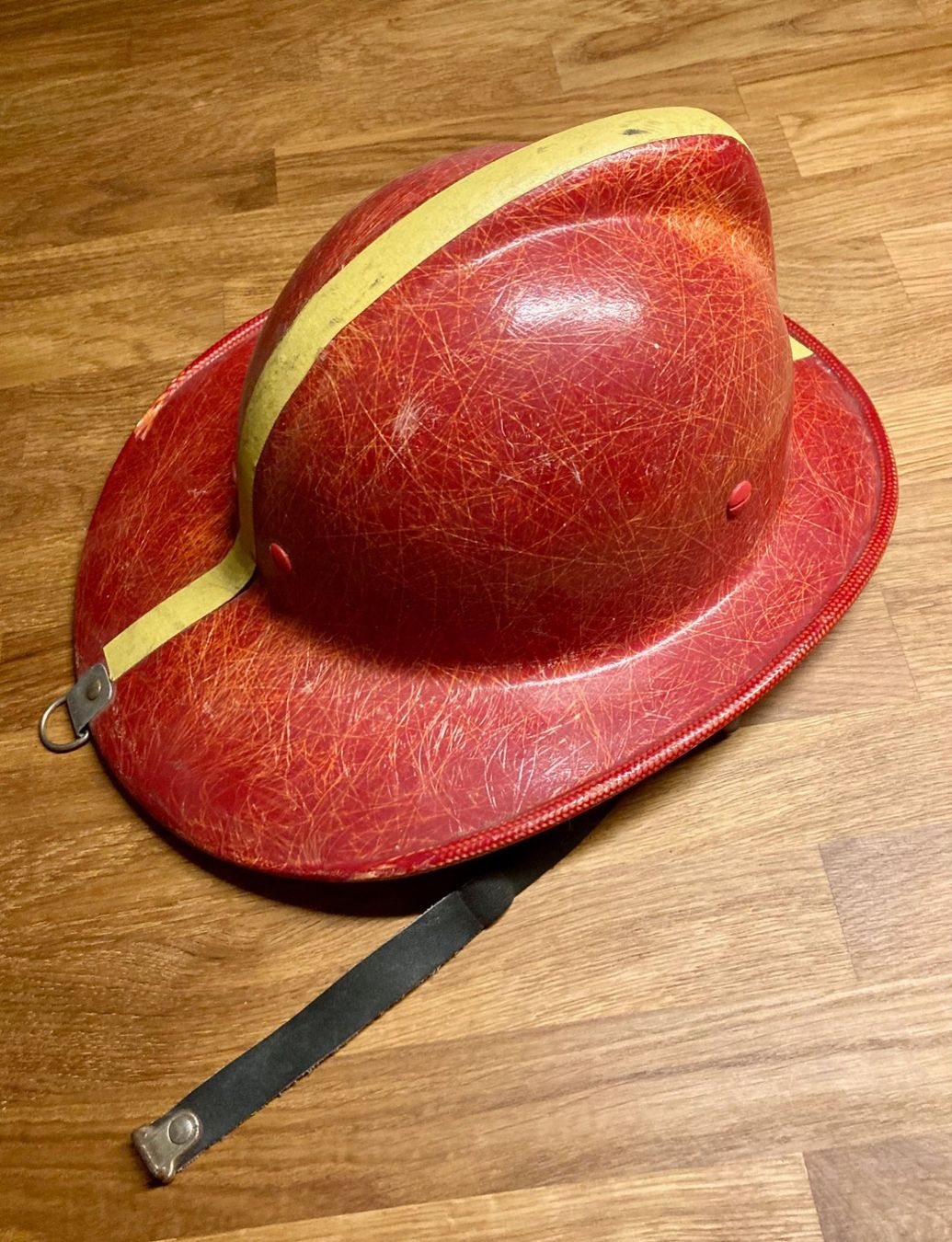 Feuerwehr: Feuerwehrhelm – Gebraucht aus Kriens von heleneb02 1