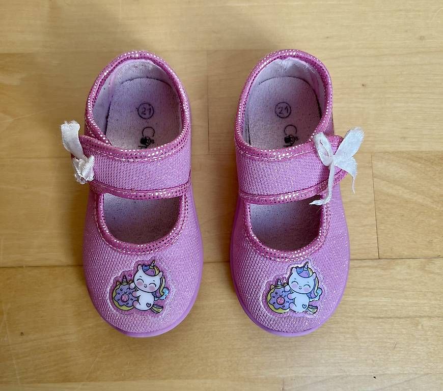 Scarpe per ragazze: Gr.21, Hauschuhe rosaglitzer mit Einhorn – Usato da Gattikon venduto da AnnettFloh 2