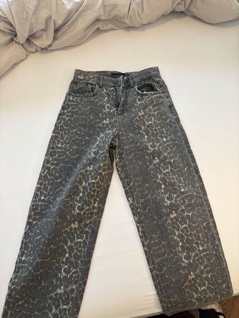 Pantalon Stradivarius léopard 