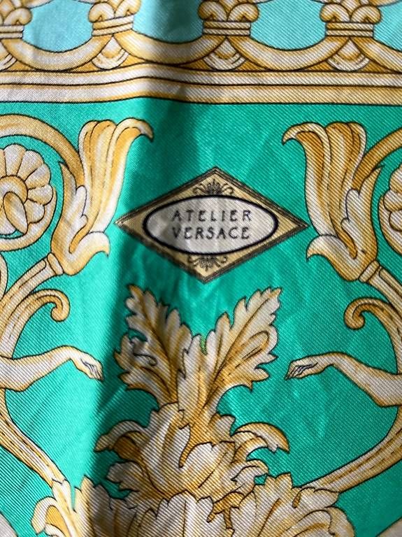 Foulard & Sciarpe: Versace Foulard Seide 100% – Usato da Thalwil venduto da chm_6wdg 3