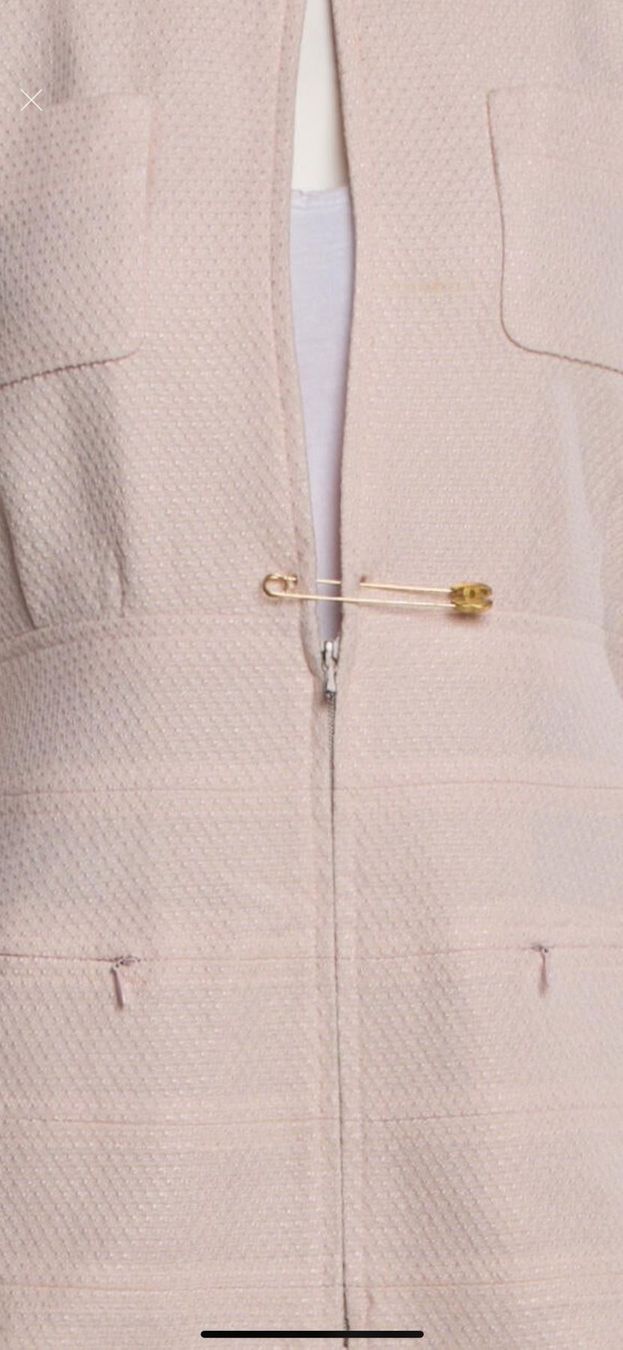 Jacken: Chanel pink jacket with gold broach – Gebraucht aus Zürich von EShopping81 3