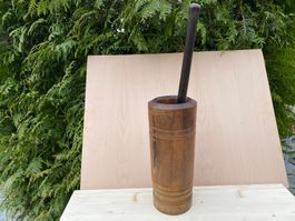 sehr schöner antiker Holzmörser mit Stössel