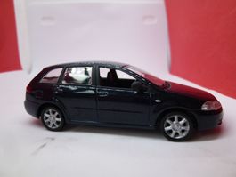 Fiat  Stilo -   Station - sehr selten - dunkelgrün von Norev