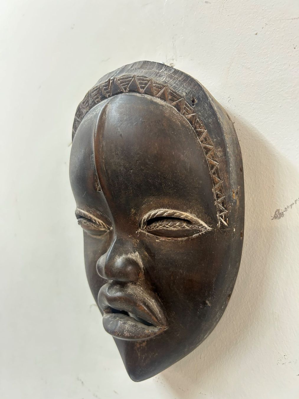 Internationale Kunst: antike afrikanische Maske Baoulé-Volkes alter unbekannt – Gebraucht aus Zürich von Levelart 1