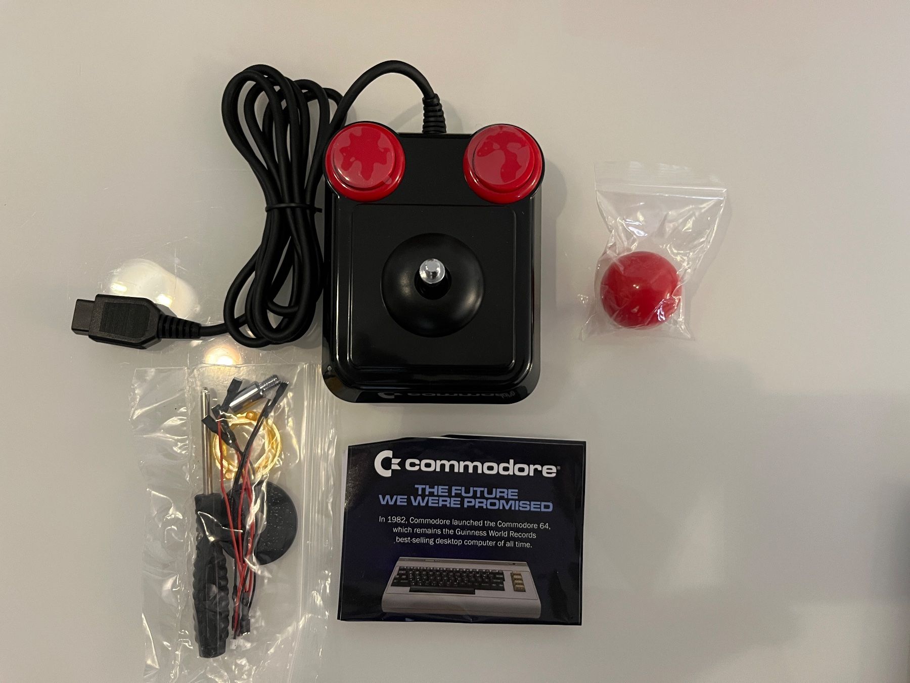 Commodore Controller: 2 x Originale Commodore C64 Joysticks - Neu! – Nuovo e nell'imballaggio originale da Nyon venduto da Andre2018 3