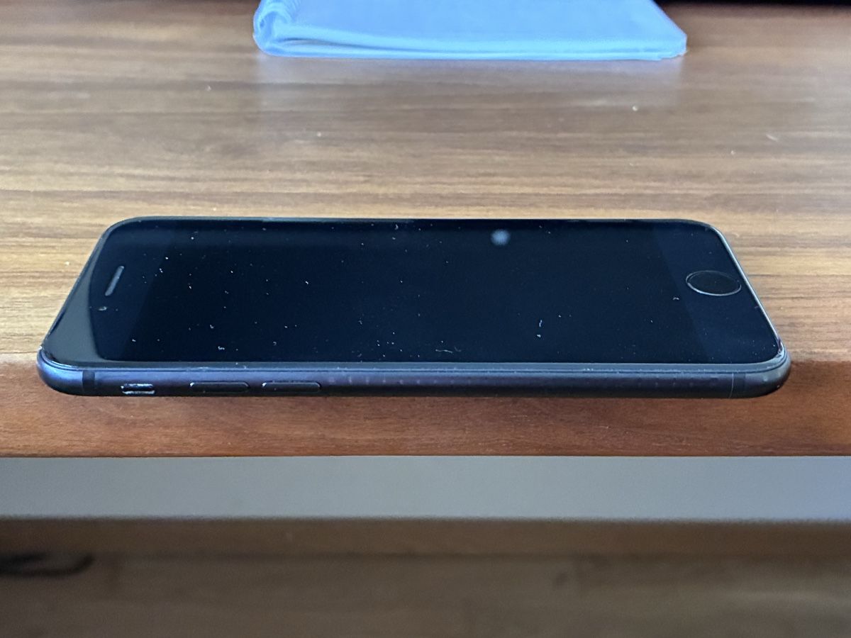 Apple Telefoni cellulari / Smartphones: iPhone 7 mit Schutzhülle und Ladekabel – Usato da Faellanden venduto da Graubal 3