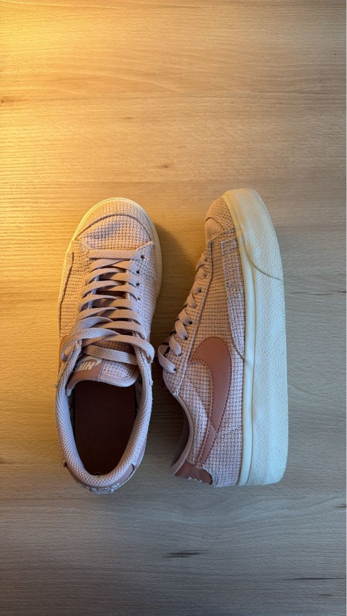 Nike Schuhe für Mädchen: PINK NIKE SNEAKERS – Gebraucht aus Puplinge von yav_9r9f 1