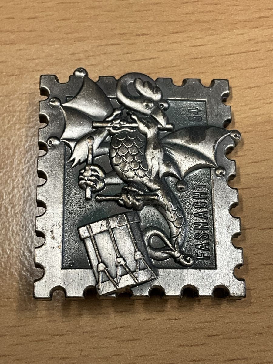 Basler Placchette & Badge: Blaggedde Basel Fasnacht 1984 Silber – Usato da Basel venduto da Genie2