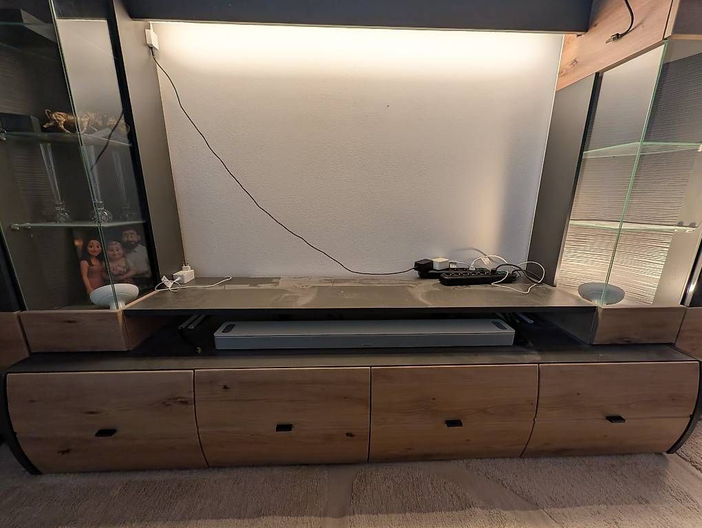 Armadi: Wohnwand mit Softclose inkl. Philips Hue – Usato da Kreuzlingen venduto da tom_9nzx 1