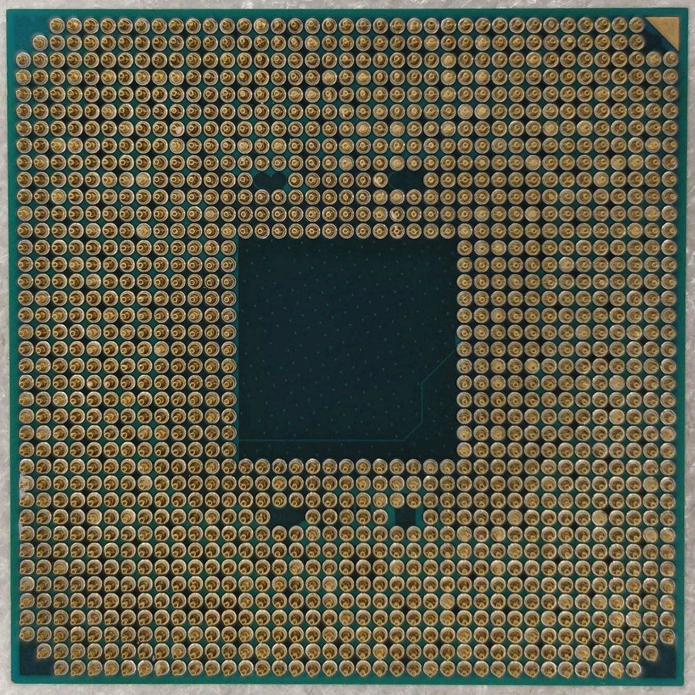 Amd Componenti elettronici: AMD Ryzen 3 1200 – Usato da La Tour-de-Trême venduto da Signalis 1