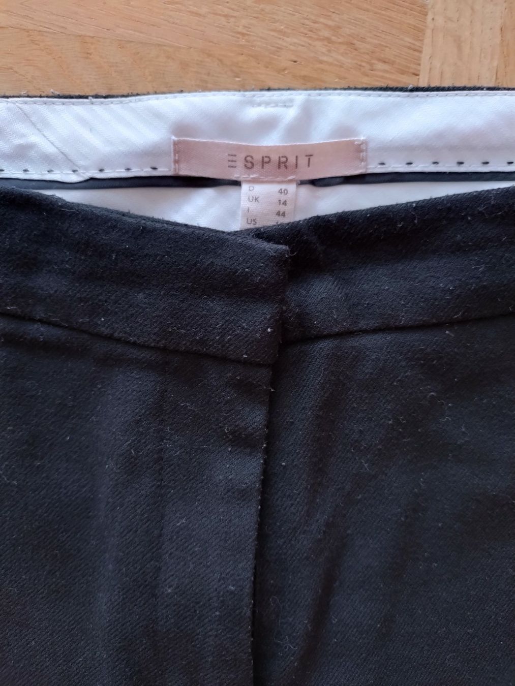 Esprit Pantaloni: Pantalon Esprits taille 40 – Usato da Genève venduto da mar_2kgm 1