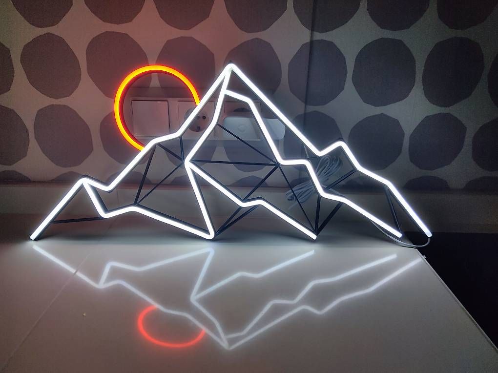Alle Dekorationen: Neon LED Deko - Mountain Ridge – Gebraucht aus Winterthur von lin_l7lk 1
