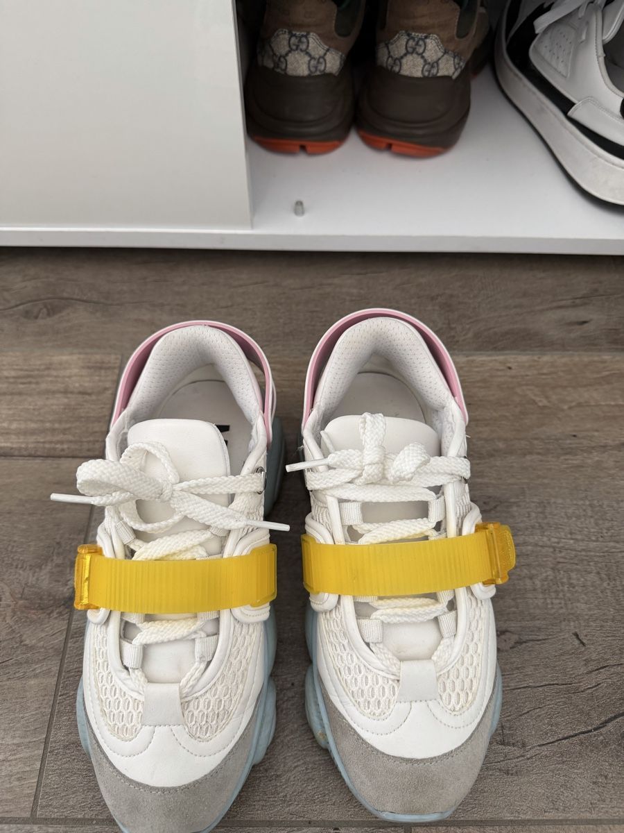 Moschino Pantaloni: Moschino white trainers with yellow size 37 – Usato da Neuenegg venduto da ttd_2pr6