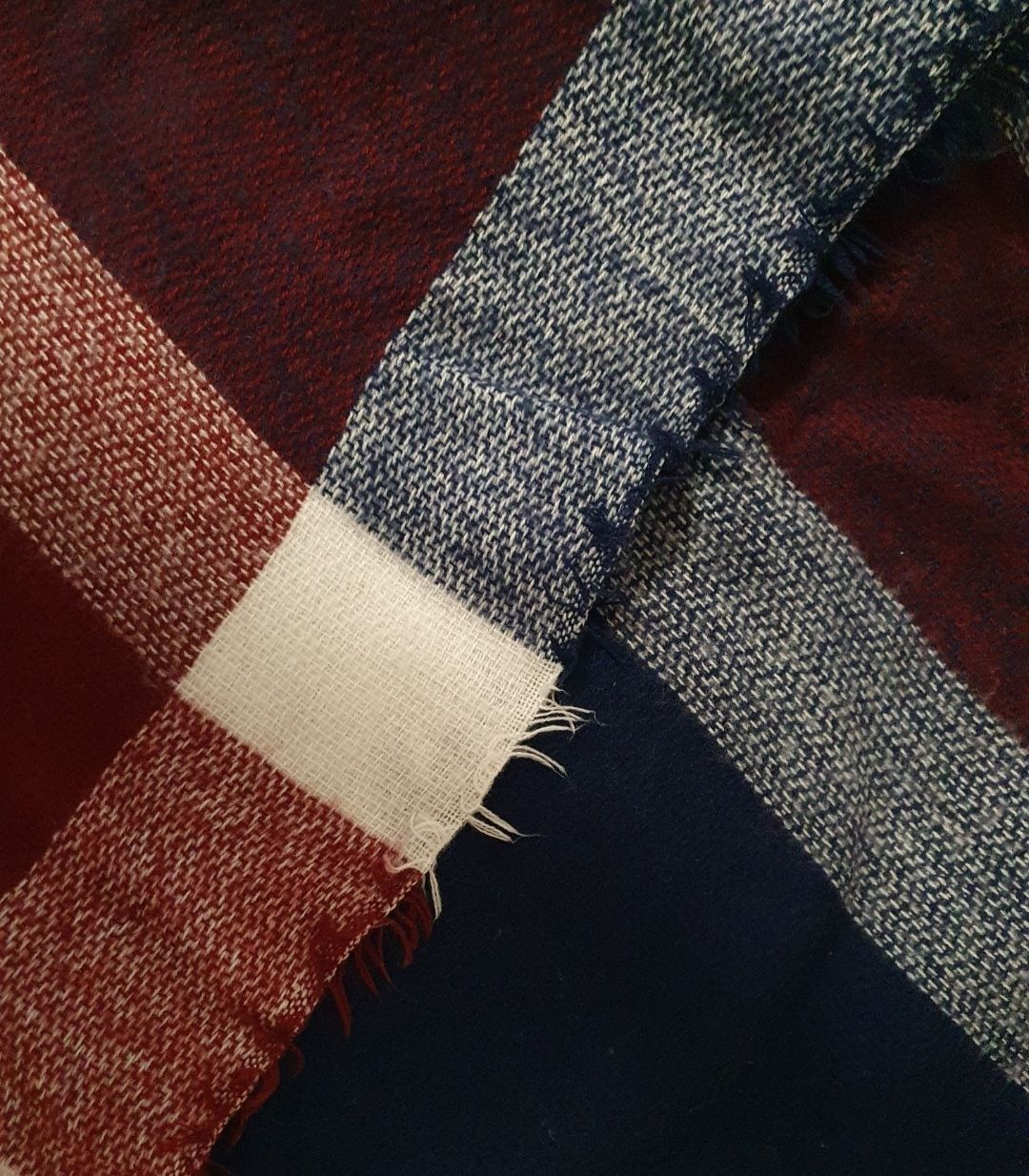 Foulard & Sciarpe: Schal blau/rot/weiss weich Winter/Herbst – Usato da Wetzikon ZH venduto da FundusFuchs 1