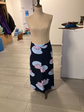 Essentiel Antwerp Rock mit Blumenmuster gebraucht
