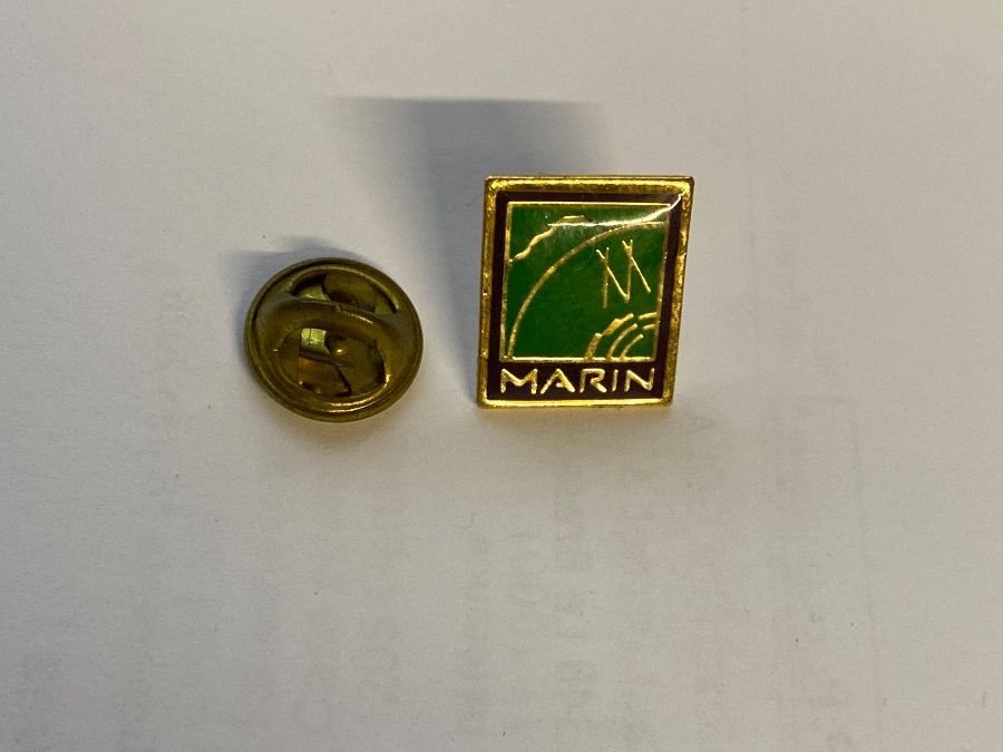 Placchette & Badge: Pin's -  Marin vert doré rectangulaire petit neuf – Nuovo (secondo la descrizione) da Le Brassus venduto da cinema13