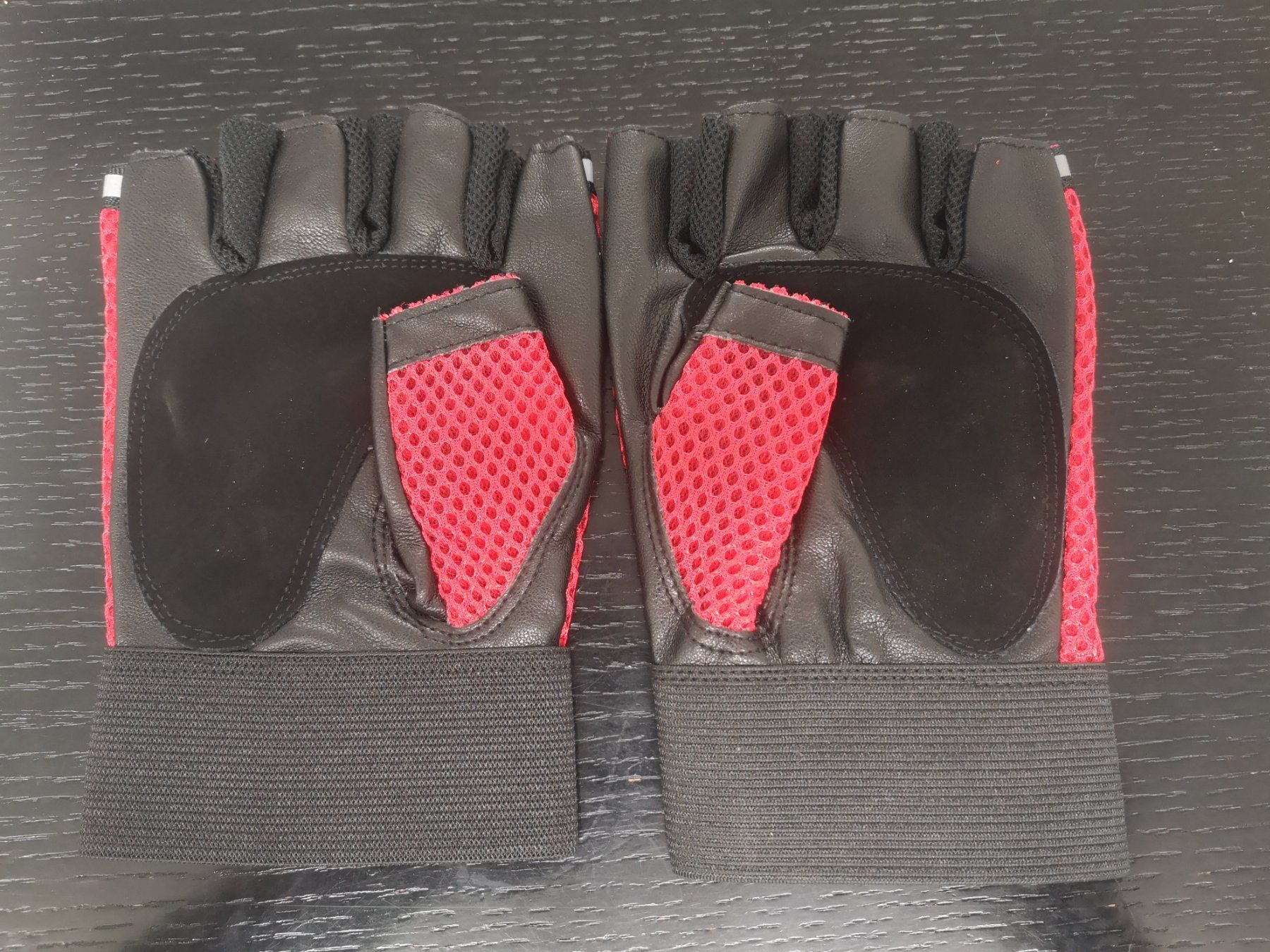 Guanti & manicotti: Handschuhe LELO – Usato da Lostorf venduto da rubileo 1
