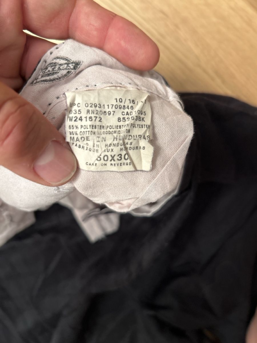 Dickies Pantaloni: Dickies Capri Hose dunkelblau Grösse 50 / 30 – Usato da Luzern venduto da ThrowbackVintage 2