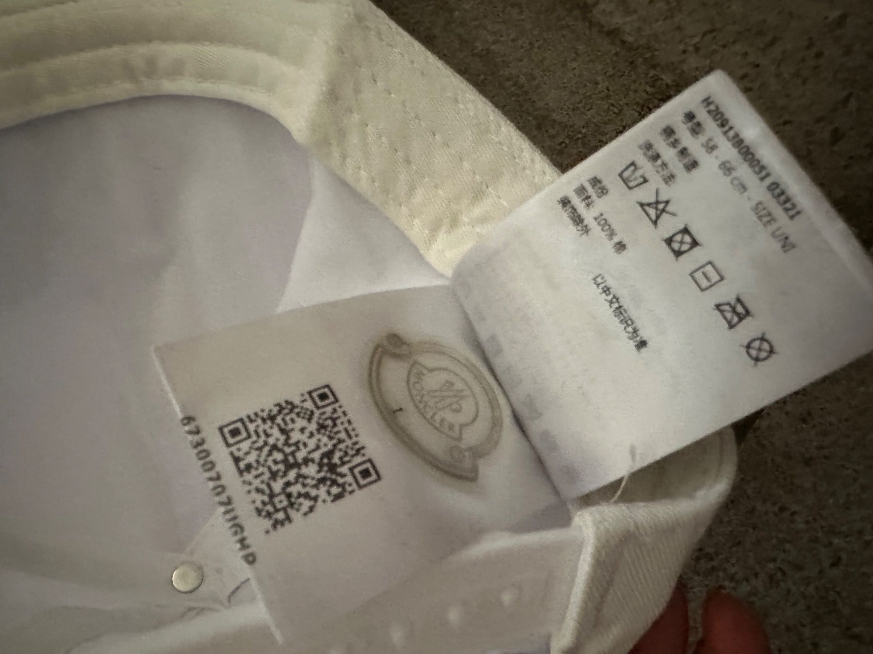 Moncler Copricapi, berretti & cappellini: Cap Moncler – Nuovo (secondo la descrizione) da Ebikon venduto da nat_jzh5 4