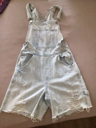 Coole kurze Denim Latzhose Gr. M