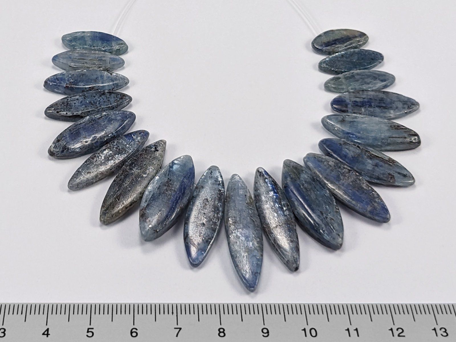Minerali & Pietre curative: Kyanit/Disthen lange Perlen 17 bis 32mm – Nuovo e nell'imballaggio originale da Meilen venduto da GypsyCat