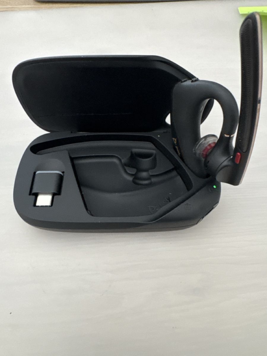 Cuffie: Poly Voyager Legend 50 UC Bluetooth headset black incl. case – Nuovo (secondo la descrizione) da Muntelier venduto da Livingstone 2