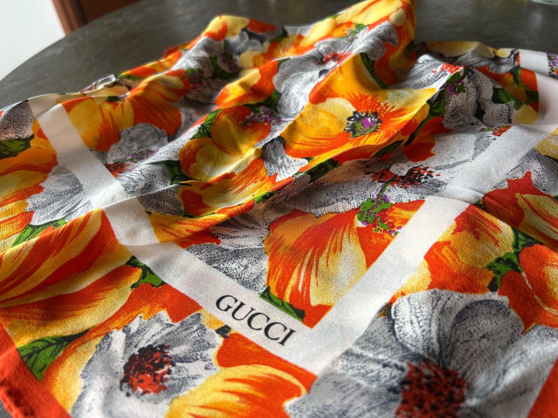 Gucci Foulard & Sciarpe: Seidenfoulard Gucci – Usato da Brione sopra Minusio venduto da eleisa0815