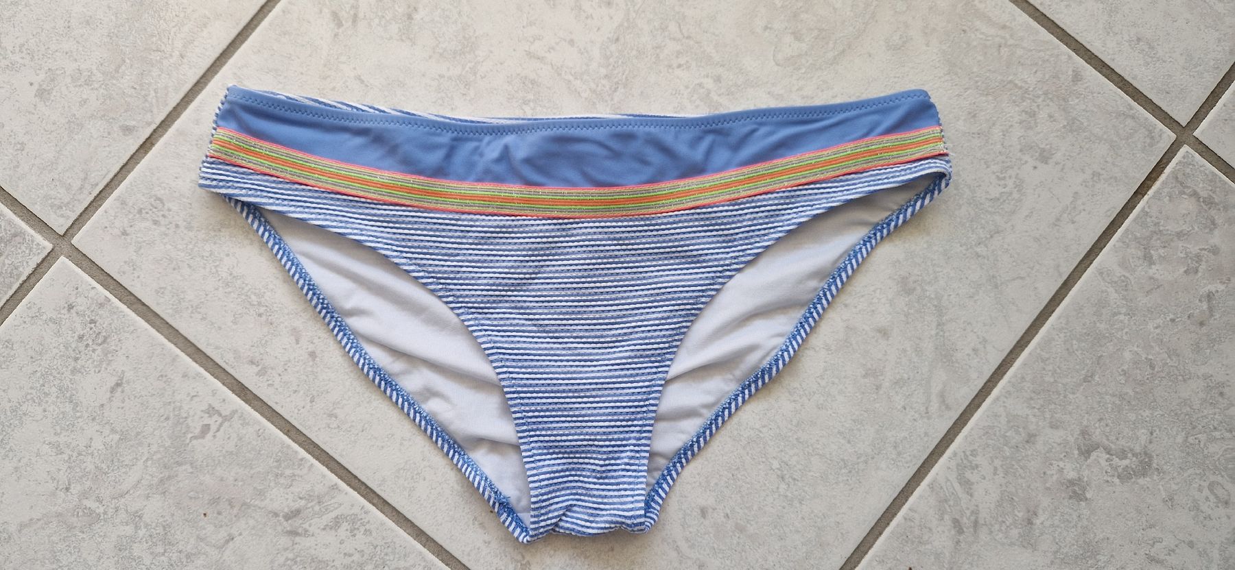 Costumi da bagno & Bikini: Bügel-Bikini in Grösse 44 – Usato da Wiesendangen venduto da Stregolina 2