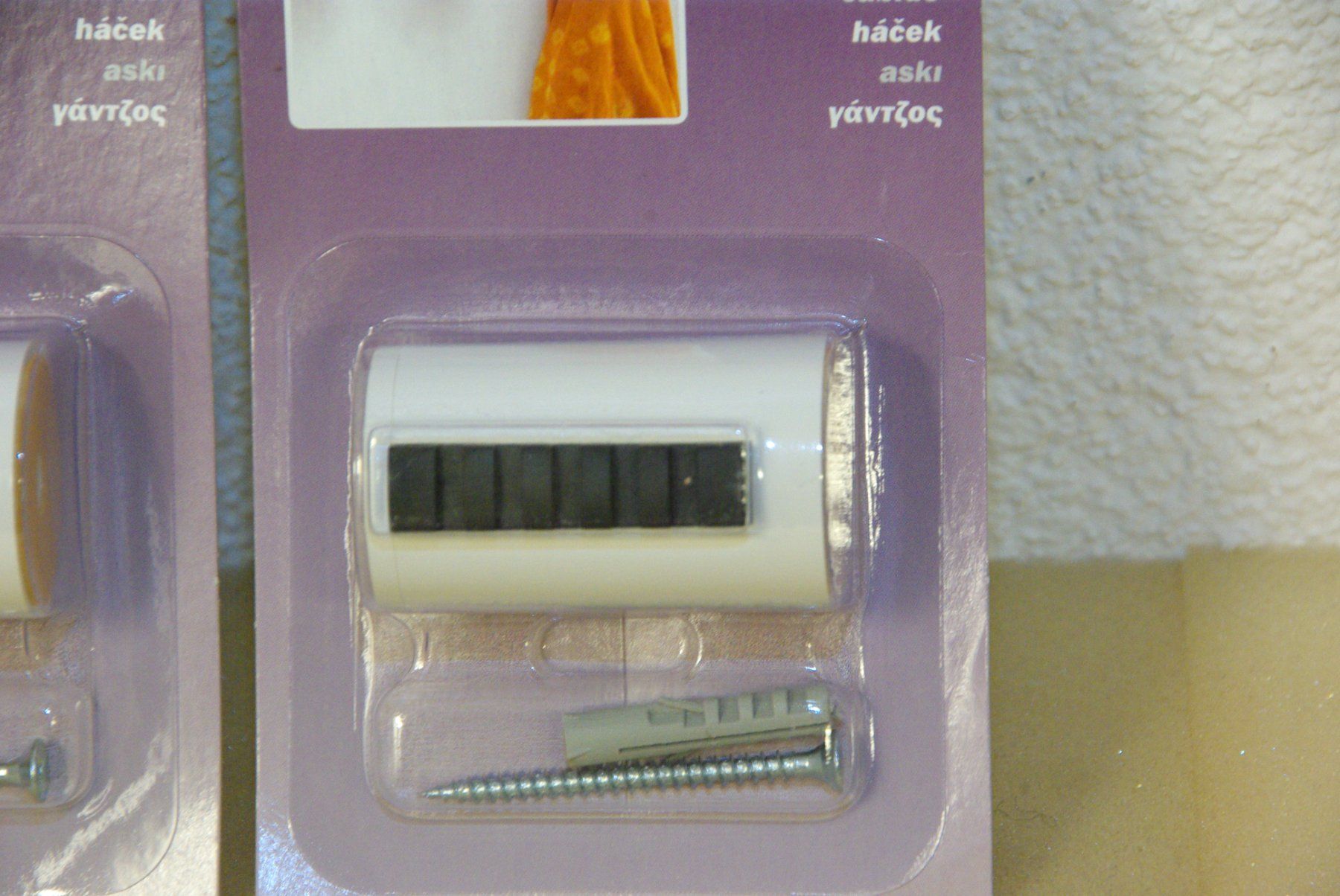 Eisenwaren: 2x Haken - weiss für Kleider oder Handtücher – Neu und originalverpackt aus Herisau von Cevianer1844 1