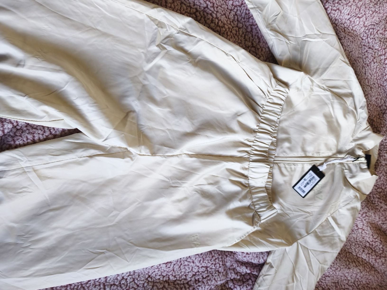 Lotti di vestiti: EA7 Tracksuit Jacket and Pants Beige New – Nuovo e nell'imballaggio originale da Merenschwand venduto da kri_rj6t 1