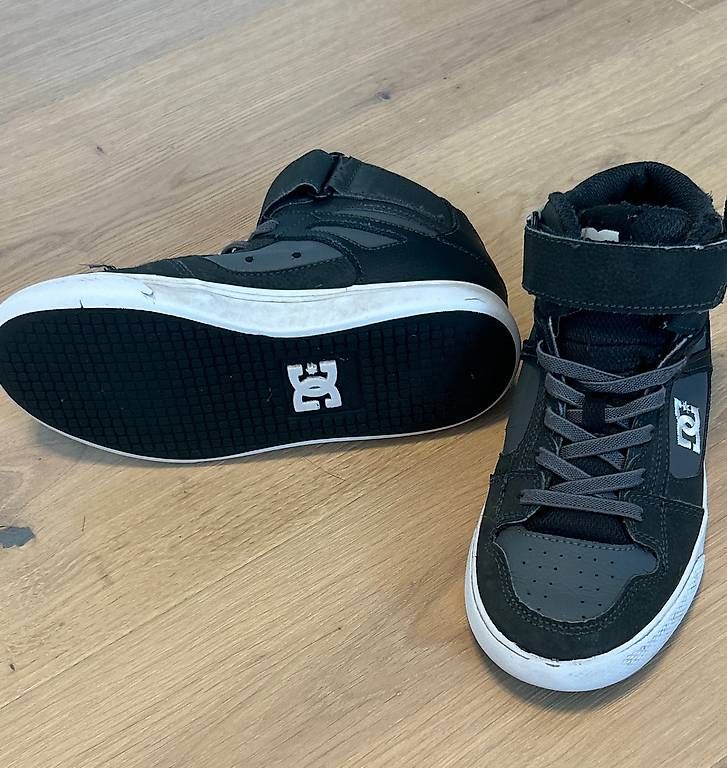 Chaussures garçon: DC High-Top Sneaker  Grösse 33 – D'occasion à Männedorf par Brunei03 2