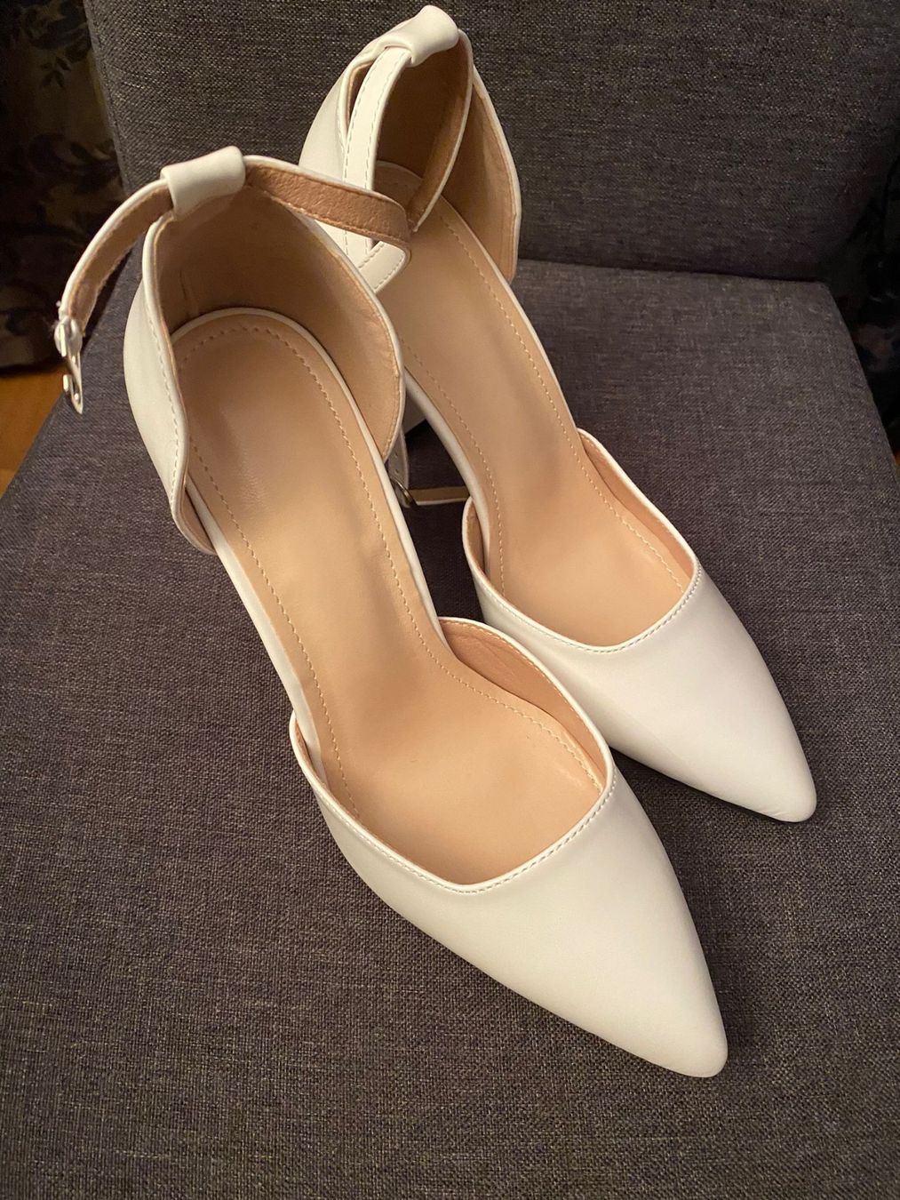 Chaussures femmes: Talons blancs pointus – Neuf avec emballage d'origine à Montreux par iza_peche8